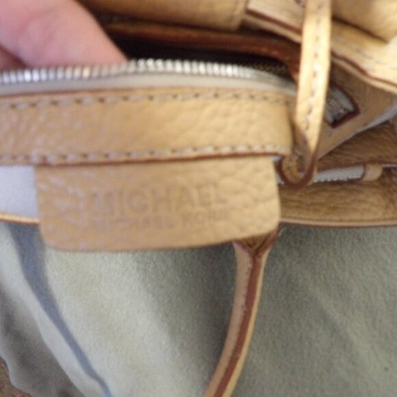 Vintage Micheal Micheal Kors Cream/Tan Pebbled Leather Smaller Tote Bag - Picture 11 of 13